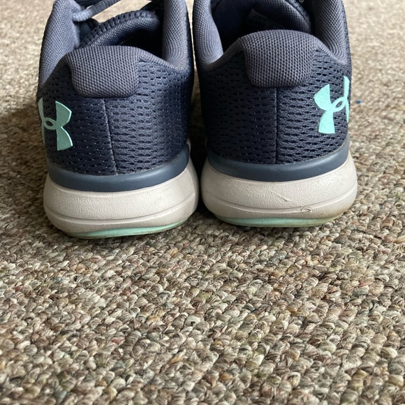 Ladies size 8.5 under armour sneakers - Picture 2 of 4